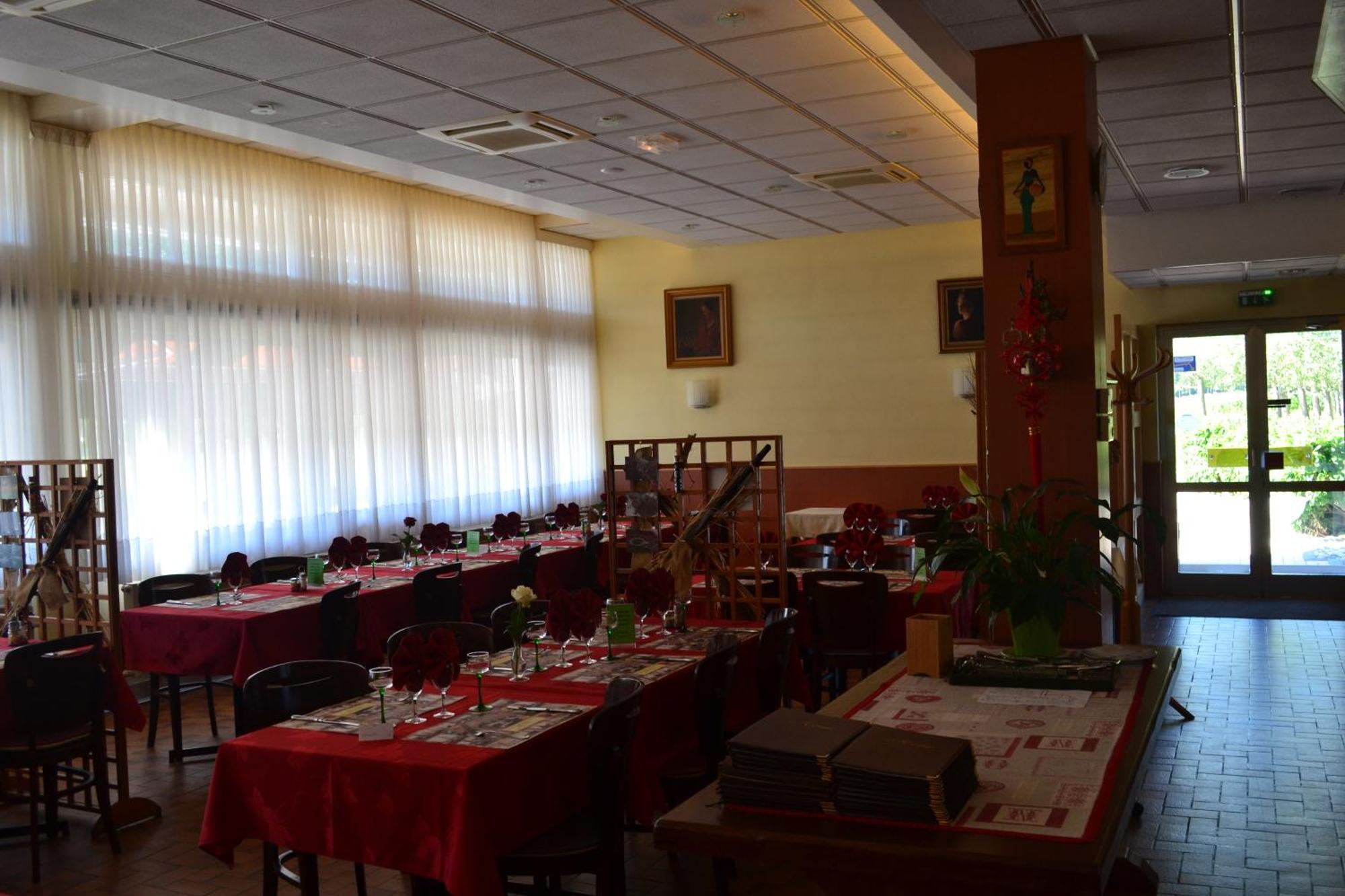 Hotel Restaurant Niemerich พุลแวร์สไฮม์ ภายนอก รูปภาพ