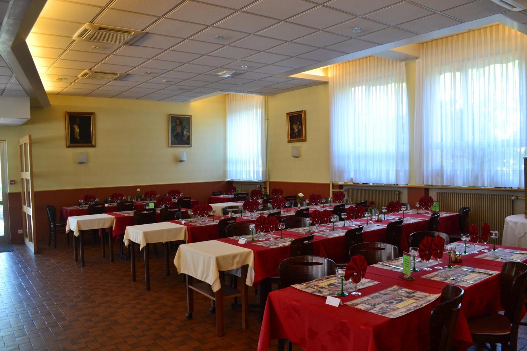 Hotel Restaurant Niemerich พุลแวร์สไฮม์ ภายนอก รูปภาพ